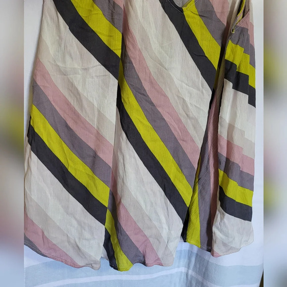 Torrid Sophie Multi Stripe Crinkle Gauze Swing Cami Top, Size 1X (14-16) - Picture 2 of 8